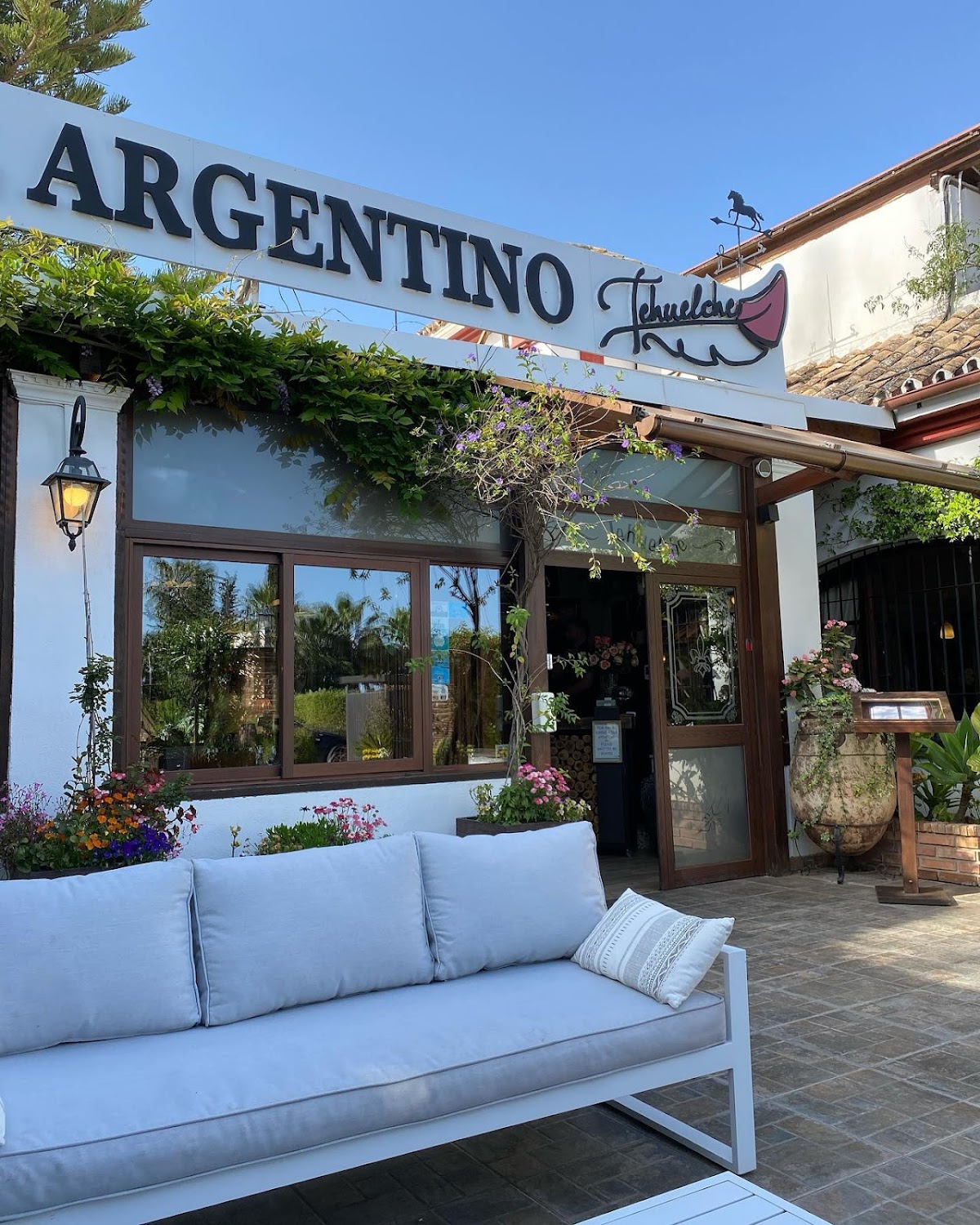 Asador Tehuelche Grill Argentino. Carnes a la Brasa. Parrilla Argentina.