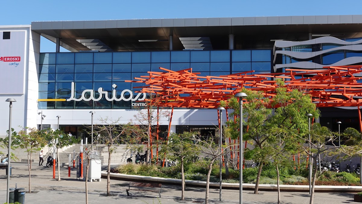 Larios photo 1